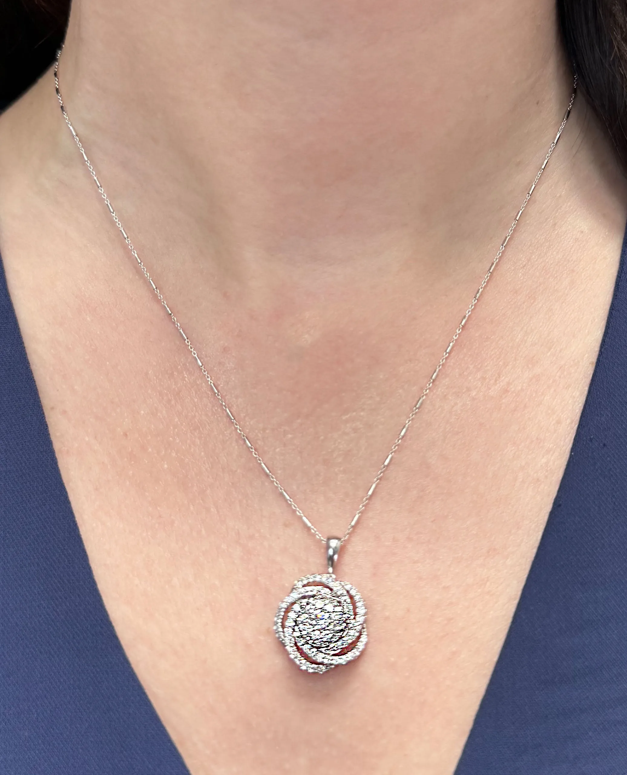 14K White Gold Swirl Pendant Necklace