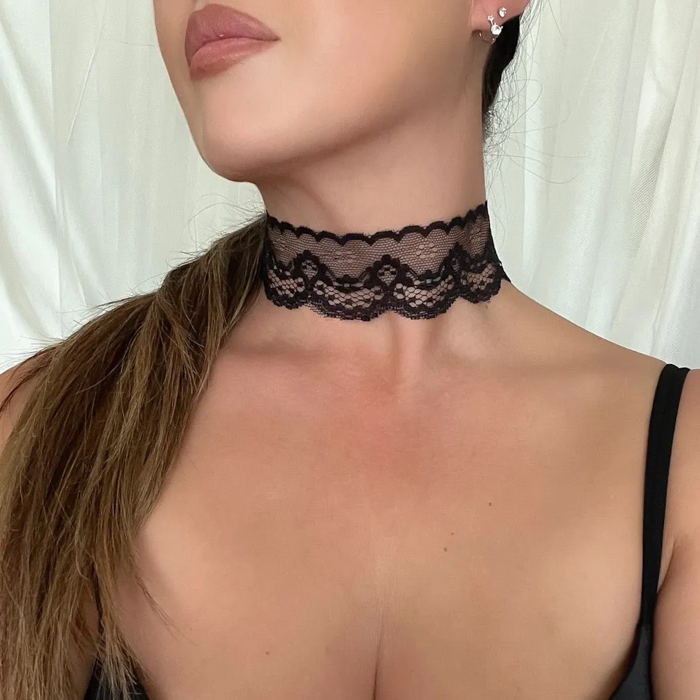 Alexis Lace Choker - White or Black