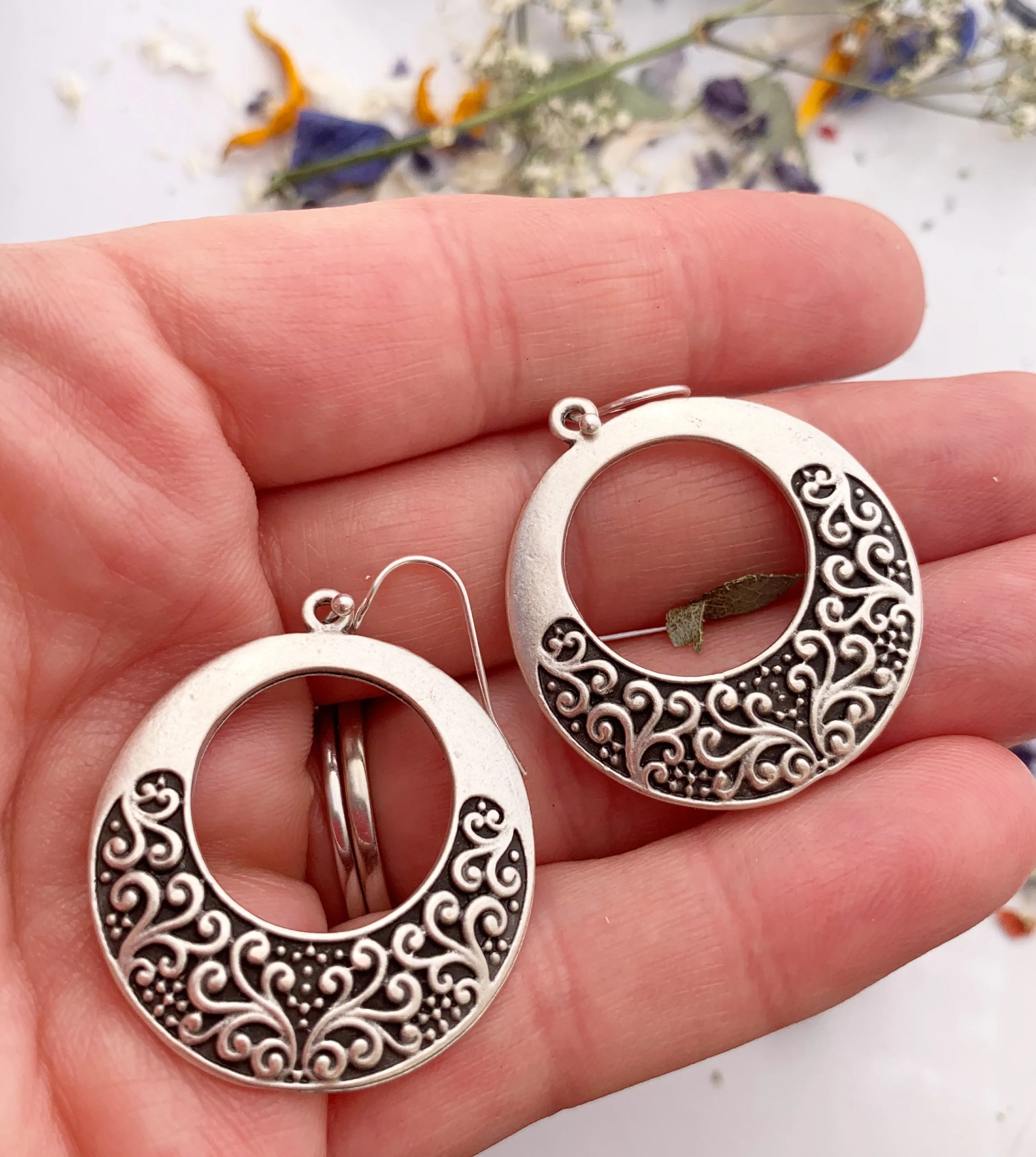 Filigree hearts. Sterling silver hoop earrings, jewelry.