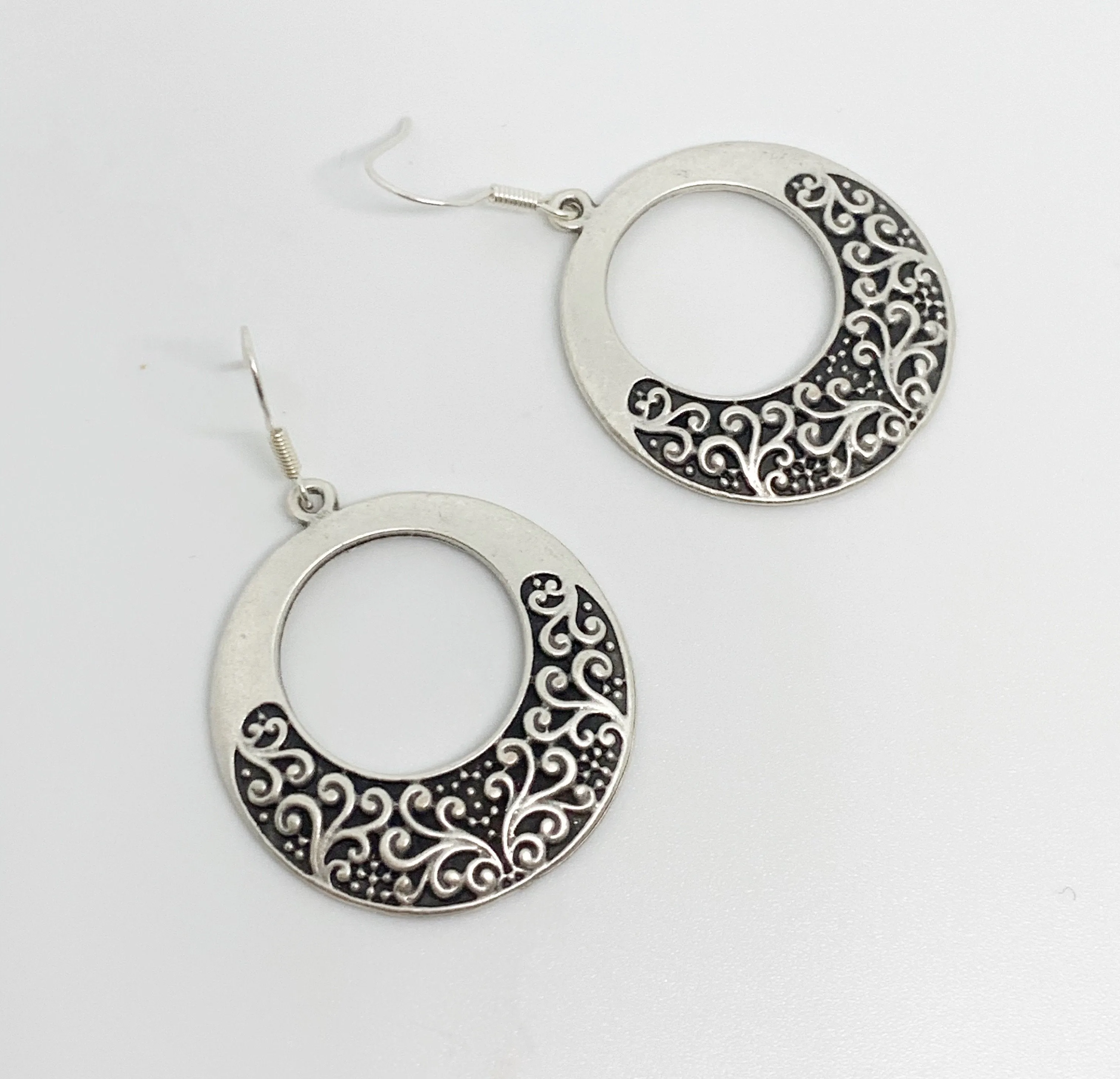 Filigree hearts. Sterling silver hoop earrings, jewelry.