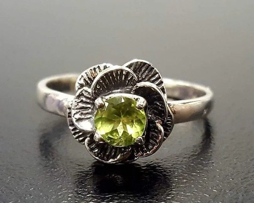 Green Flower Ring - Solitaire Peridot Ring - Vintage Rose Ring