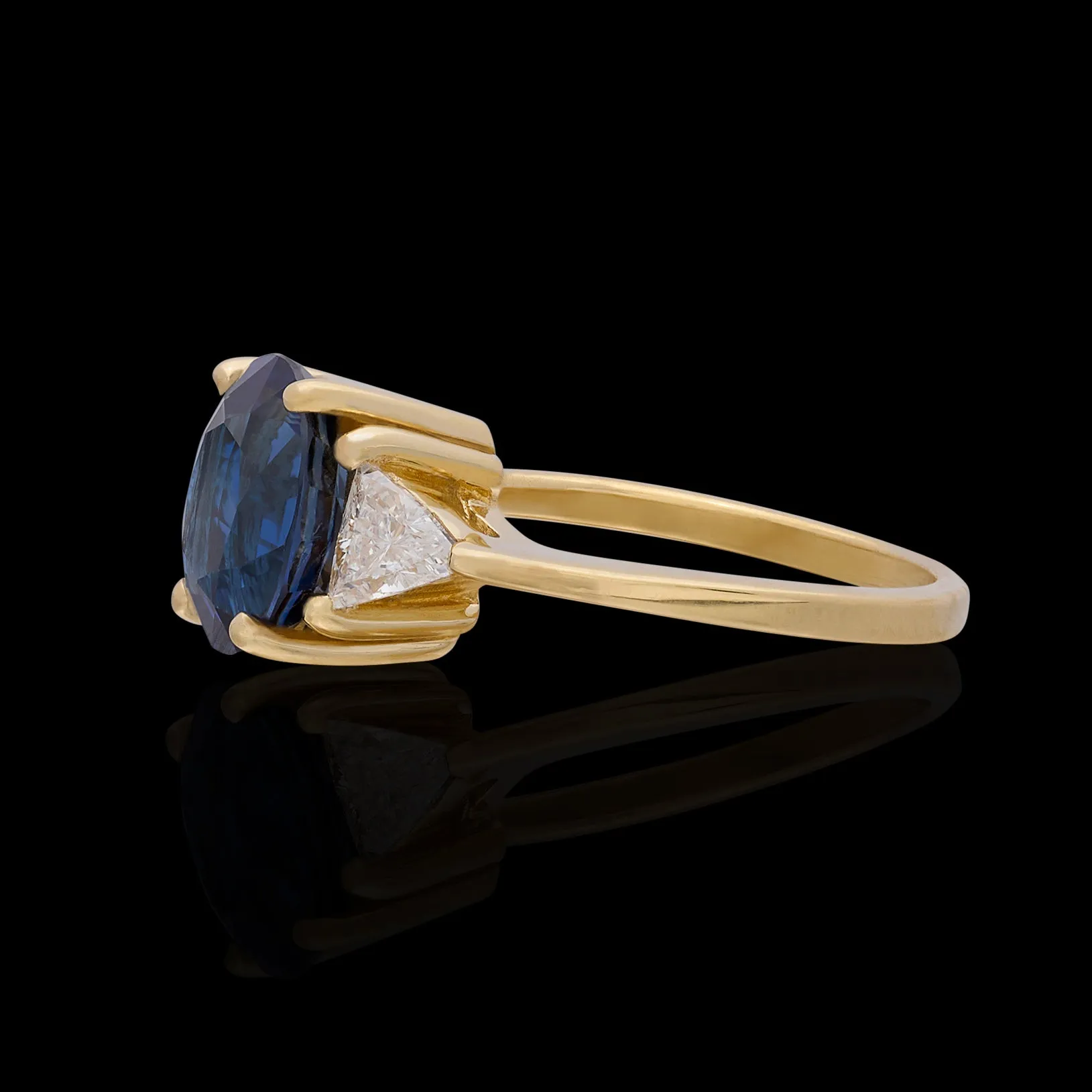 Oval Sapphire & Diamond 18k Yellow Gold Ring