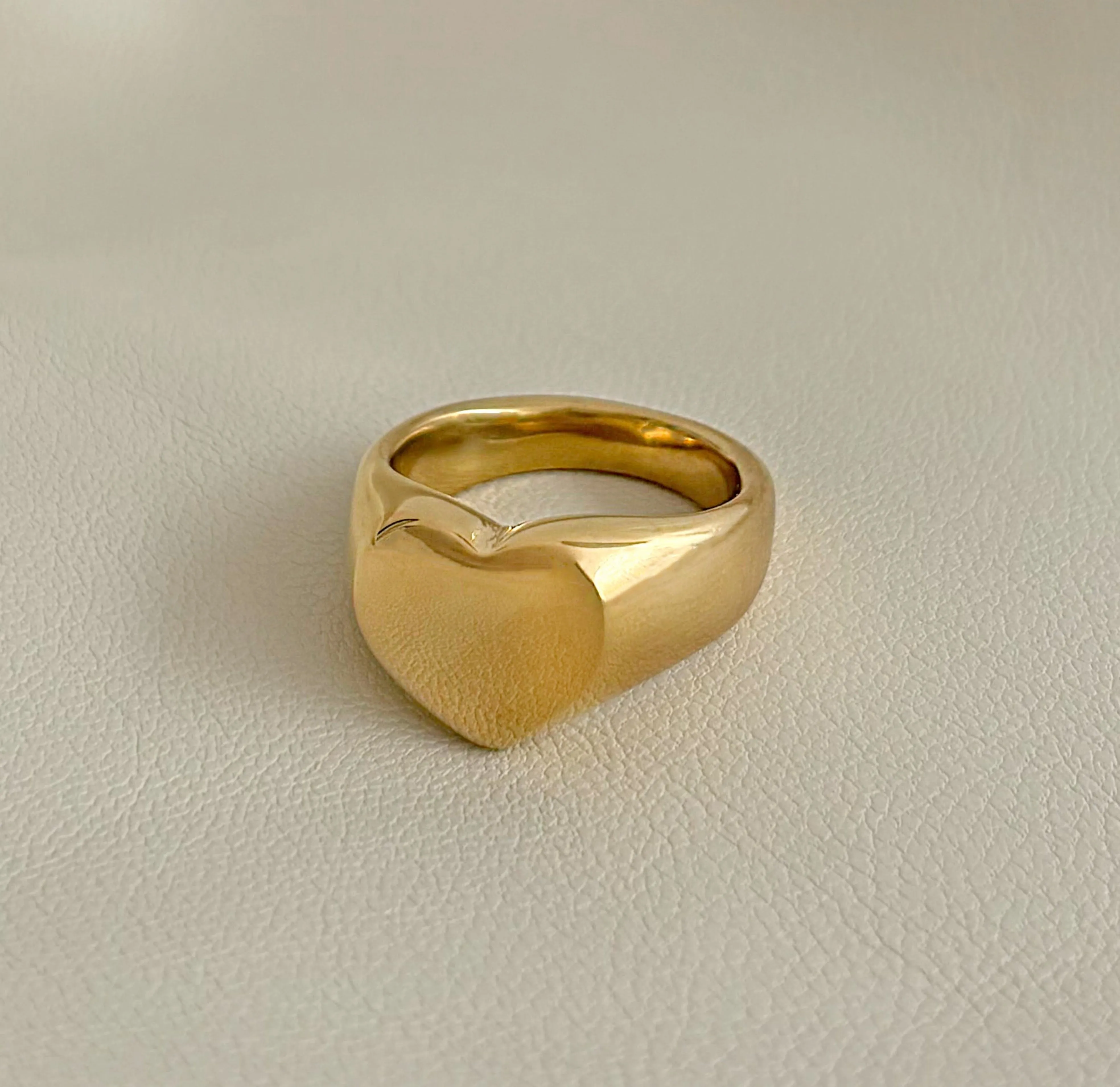 SADIE GOLD CHUNKY HEART SIGNET RING