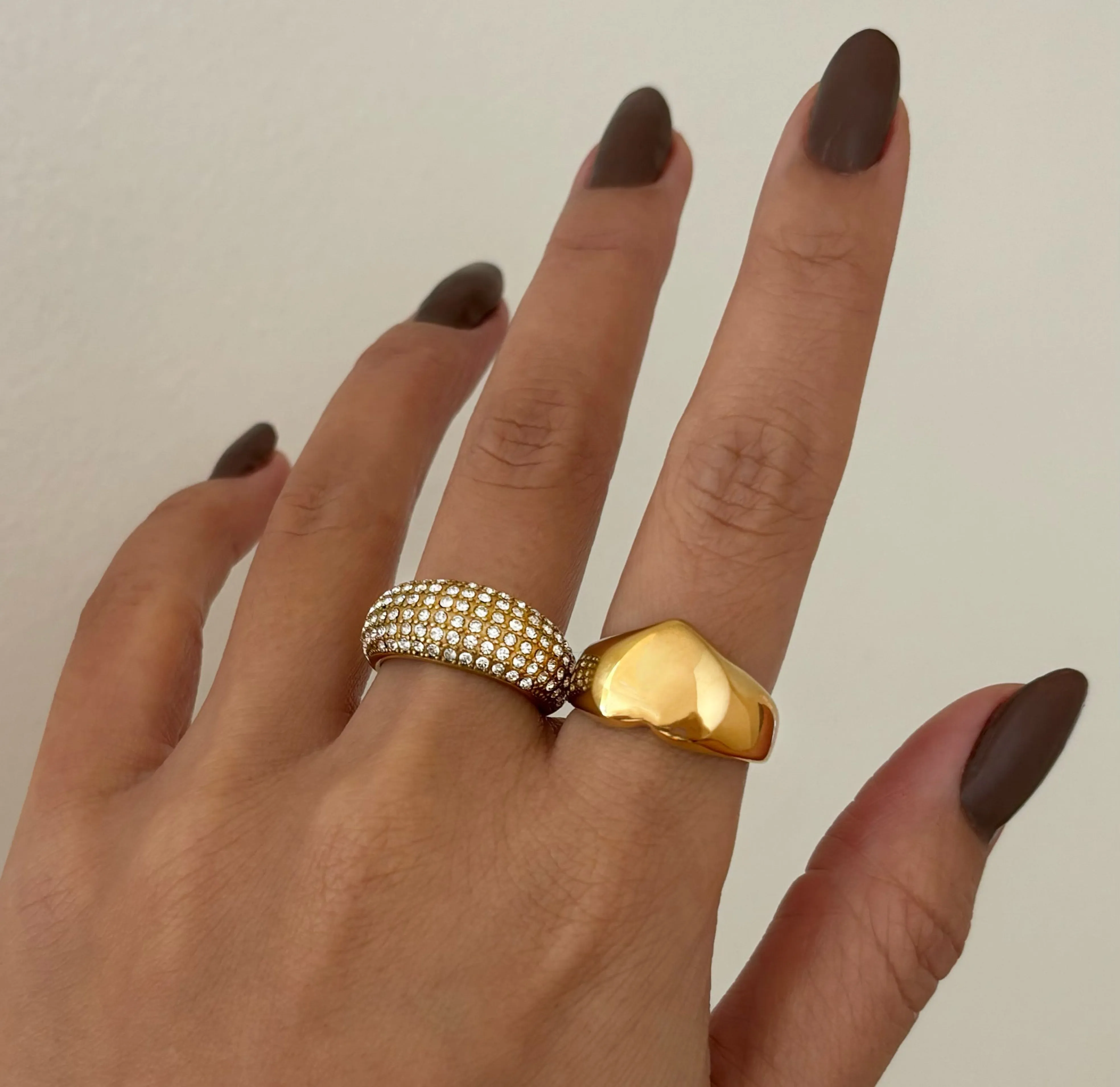 SADIE GOLD CHUNKY HEART SIGNET RING