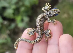 Vintage look gold plated stunning lizard gecko brooch suit coat broach pin b65